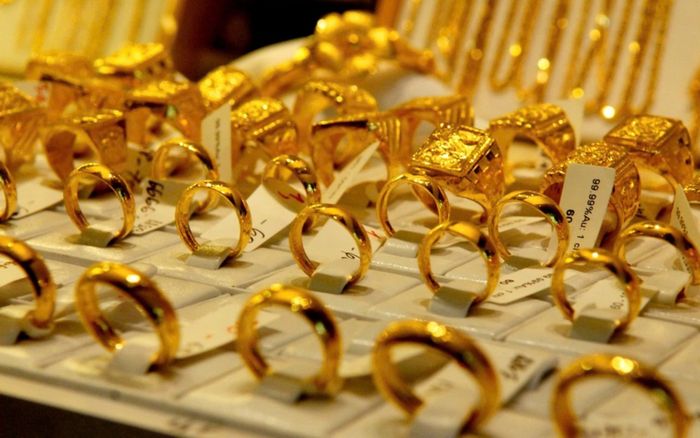 Tin tài chính hôm nay 3/12: Giá vàng đảo chiều, USD đầy biến động