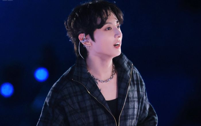 Thành viên nhỏ tuổi nhất BTS công khai người sống chung nhà khiến fan 'dậy sóng'