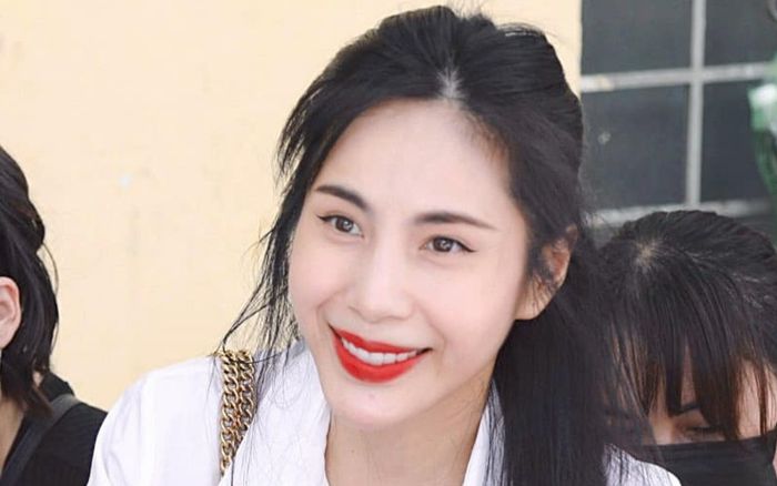 Chiếc điện thoại 175 triệu Thủy Tiên tặng chồng