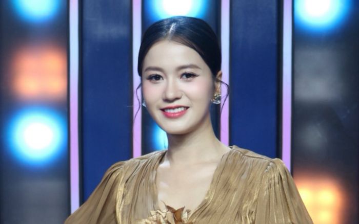 Vòng cổ ngọc trai của Lâm Vỹ Dạ