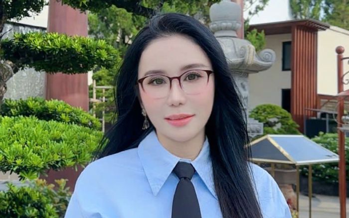 Món phụ kiện quen mặt của bà chủ Mailisa