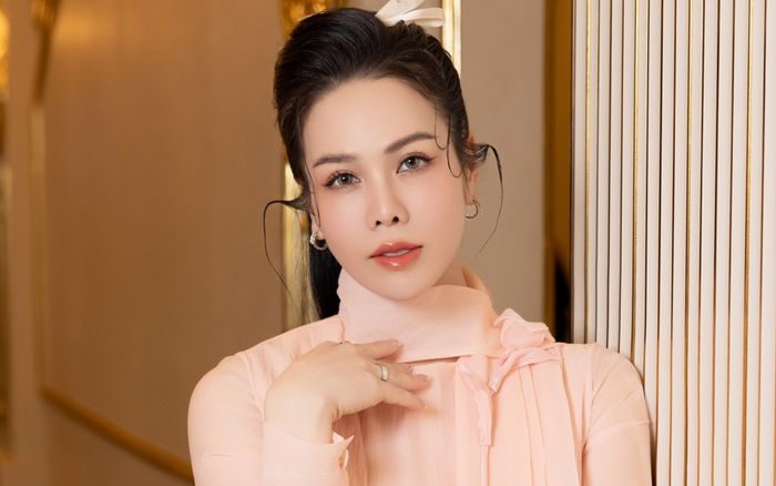 Chiếc điện thoại 8 chữ số của Nhật Kim Anh