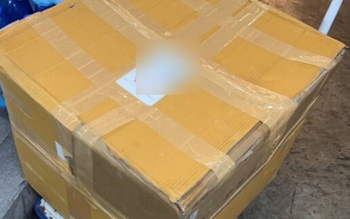 Đặt mua khay làm nước đá trên mạng, người đàn ông sửng sốt sau khi nhận hàng