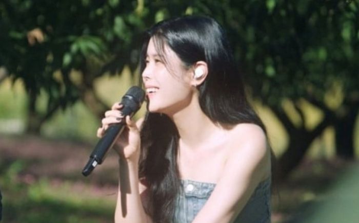 'Nữ hoàng nhạc phim' Lyn đăng thông điệp khó hiểu sau tuyên bố ly hôn