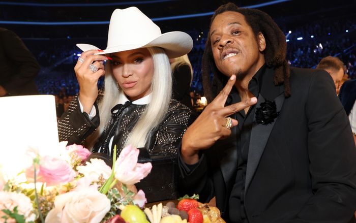 Beyoncé 'nối gót' chồng Jay-Z, chính thức gia nhập hàng ngũ tỷ phú