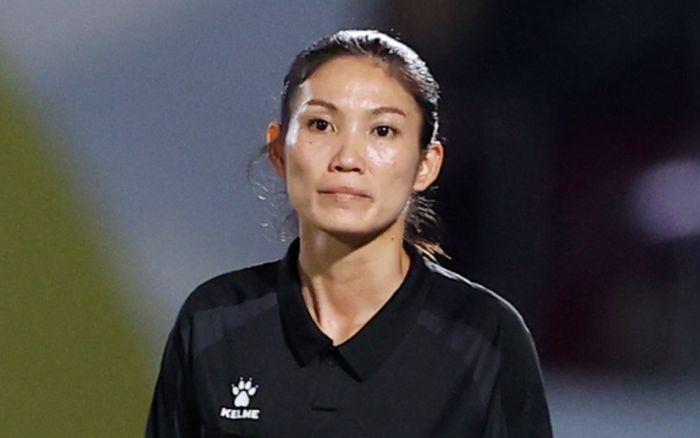 Xí xóa cho nữ trọng tài Lào