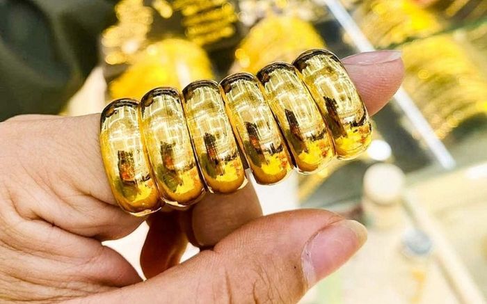 Giá vàng hôm nay (30/12): Vàng nhẫn tiếp tục leo thang, nơi nào giữ giá cao kỷ lục?
