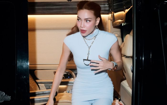Hành động gây chú ý của Hồ Ngọc Hà khi gặp một nữ ca sĩ sau cánh gà