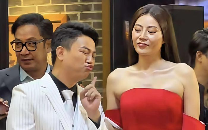 Hoài Lâm có biểu cảm đặc biệt khi đứng cạnh Thanh Hương