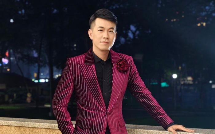 Hồ Trung Dũng dừng dạy học để đi hát, lâu lâu xuất hiện khiến dân mạng 'sốc' vì visual tuổi U50