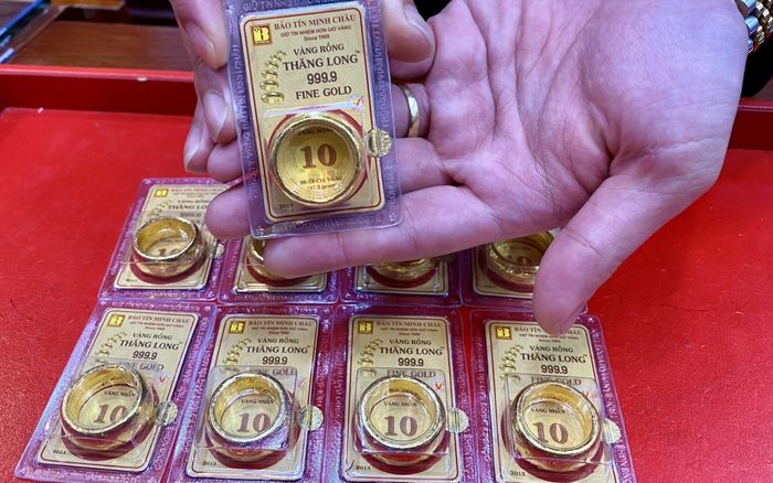 Giá vàng hôm nay (31/12): Vàng nhẫn bứt tốc, thị trường ngày giáp năm mới diễn biến lạ