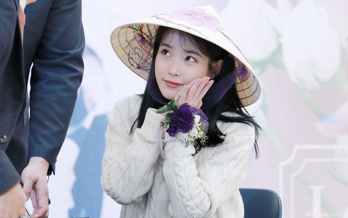 IU viết thư tay bằng tiếng Việt gửi fan, nội dung khiến ai đọc cũng xúc động