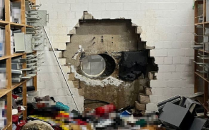 Băng cướp đột nhập ngân hàng phá hủy hơn 3000 két sắt, lấy đi hơn 800 tỷ đồng