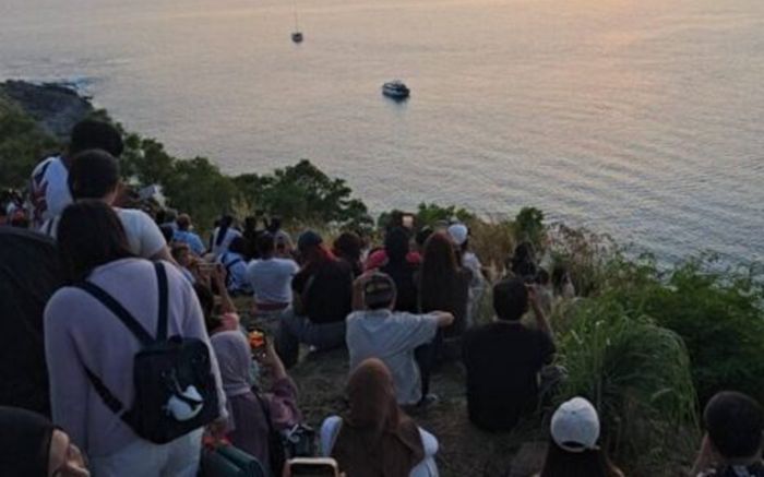 Cảnh tượng kì vĩ xuất hiện vào ngày cuối năm, người dân đổ xô đến xem