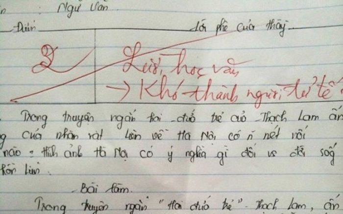Bài văn bị chấm 2 điểm, thầy giáo phê chỉ 7 từ mà khiến dân mạng dậy sóng