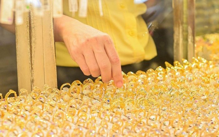 Tin tài chính hôm nay 4/12: Giá vàng đồng loạt hạ nhiệt, USD giảm mạnh