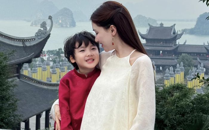 Hòa Minzy chạy show liên tục, khán giả thắc mắc một điều về bé Bo