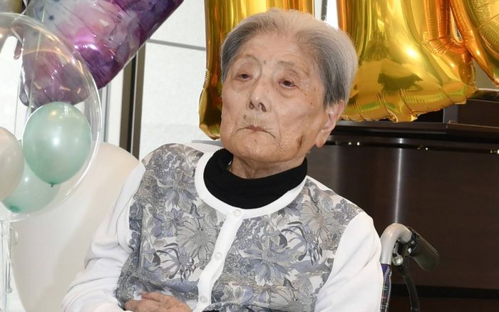 Cụ bà 116 tuổi sống thọ bậc nhất thế giới nhờ ăn 1 loại quả, ở Việt Nam bán cực rẻ