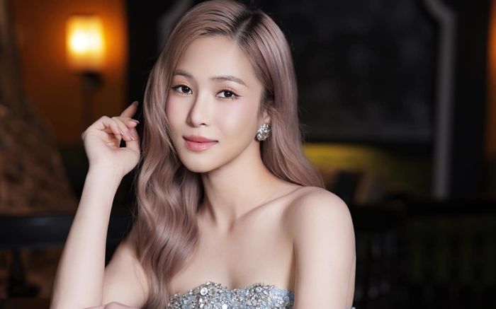 Chiếc xe khủng của ca sĩ Hương Tràm