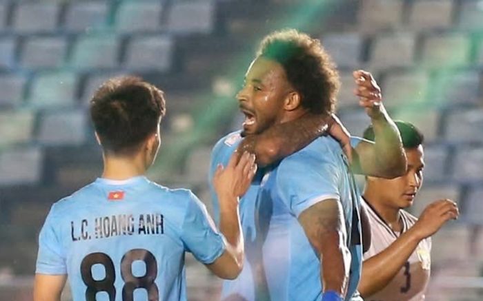 Đội Malaysia soán ngôi đầu khó tin dù Nguyễn Xuân Son ghi 3 bàn