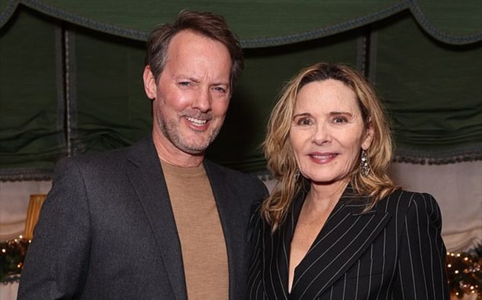 Sao phim Sex And The City bí mật kết hôn lần 4 với bạn trai kém 15 tuổi