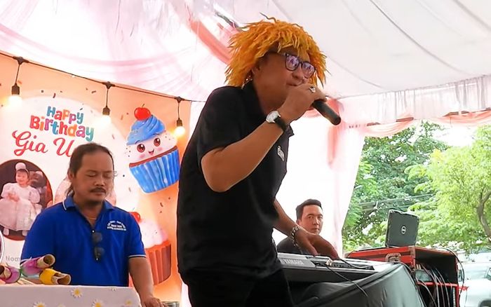 Nam danh hài Việt nổi tiếng một thời nay bệnh tật triền miên, phải đi diễn đám tiệc