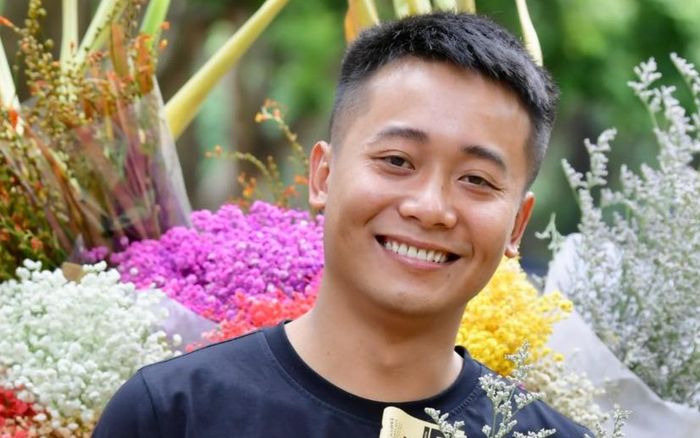 Chiếc xe máy Quang Linh Vlogs hỗ trợ nhân viên