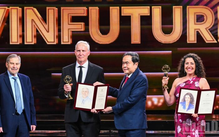 Chủ nhân giải thưởng 3 triệu USD từ quỹ của vợ chồng tỷ phú Phạm Nhật Vượng là ai?