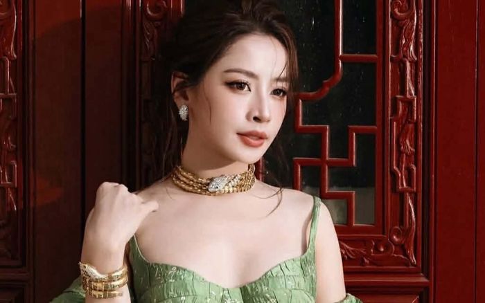 Chi Pu chăm diện đầm hai dây, khoe vóc dáng nuột nà khó rời mắt