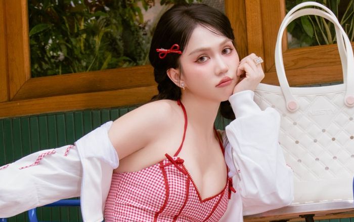 Ngọc Trinh bất ngờ 'kêu cứu'