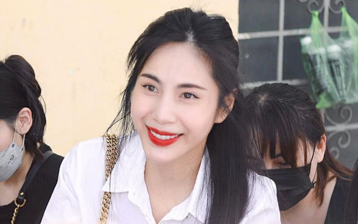 Xôn xao sự biến mất khó hiểu của ca sĩ Thủy Tiên