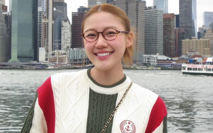 Chiếc điện thoại 64 triệu của em gái Trấn Thành