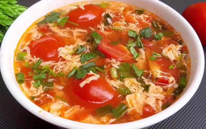 Cô giáo 50 tuổi ăn cà chua mỗi ngày suốt 1 năm, kết quả khám sức khỏe gây bất ngờ