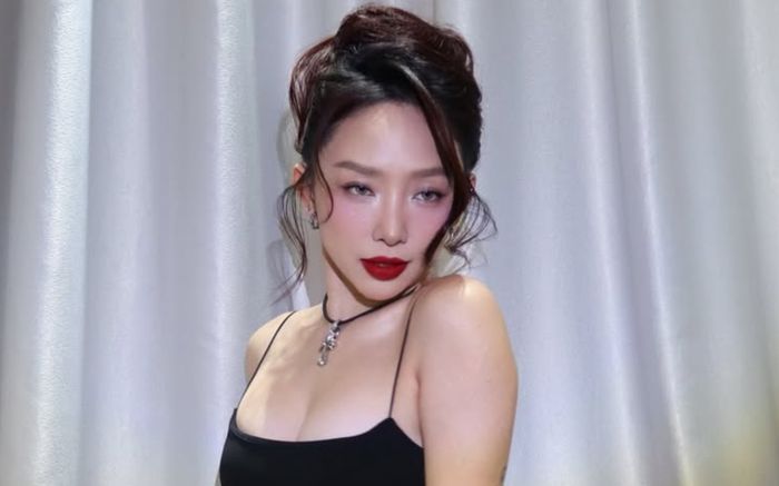 Tóc Tiên diện đầm hai dây hở bạo, phản ứng của Hoàng Touliver gây chú ý