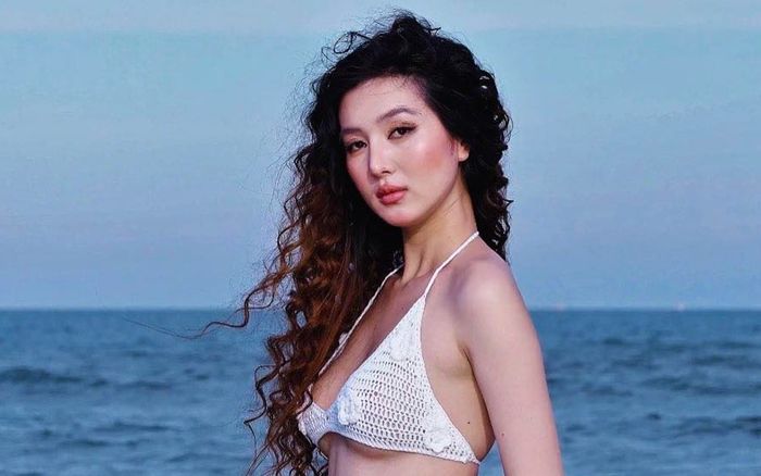 Vợ Hồ Quang Hiếu thả dáng với đồ bơi, body mẹ một con trông 'mòn con mắt'