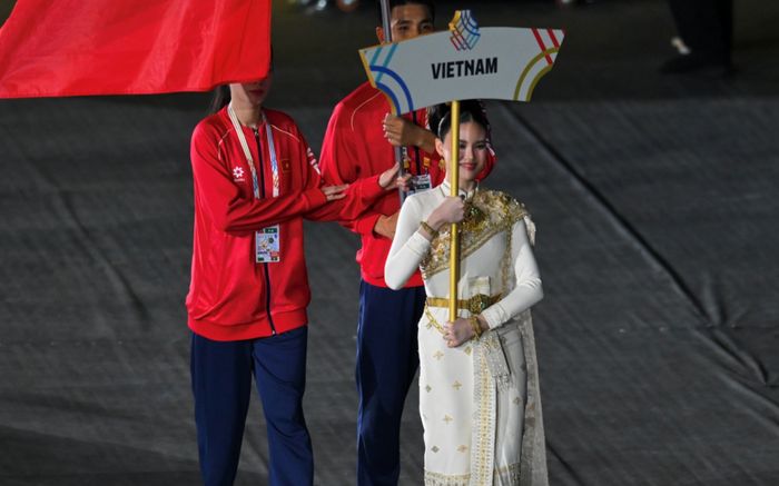 Ngắm nhìn nhan sắc rực rỡ của dàn người đẹp dẫn đoàn SEA Games 33