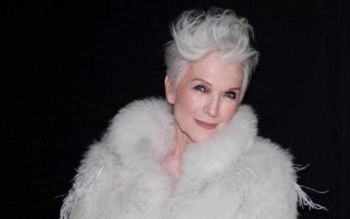 Mẹ Elon Musk: Biểu tượng của thời trang 'không tuổi' khuấy đảo sàn diễn NYFW