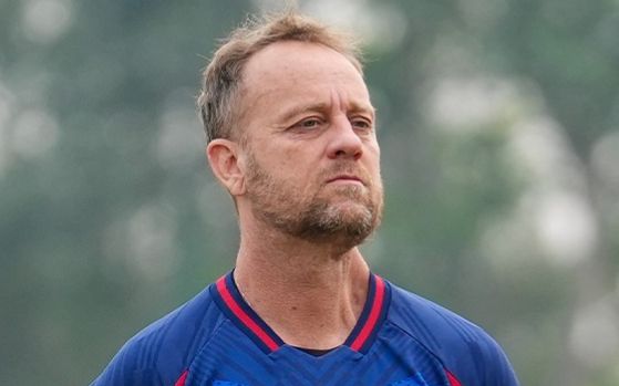 Buồn cho bóng đá Việt Nam khi báo Thái Lan đăng HLV Polking chê V.League