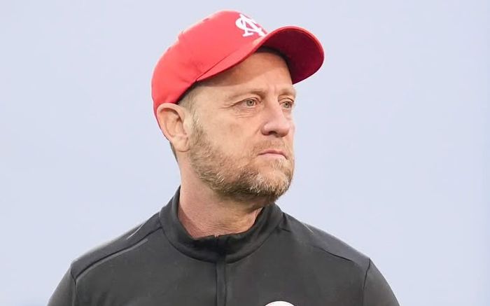 Gáo nước lạnh cho HLV Polking