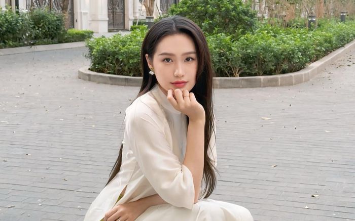 Vợ Đoàn Văn Hậu diện 'cây đồ' trăm triệu đi chơi Tết