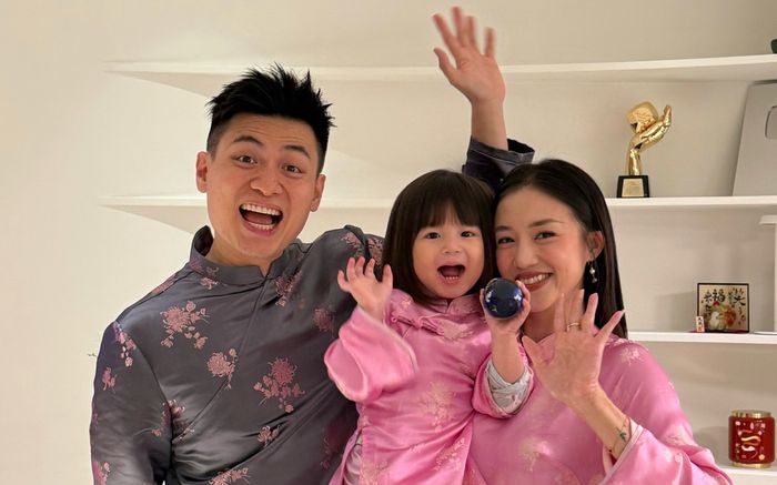 Tin vui showbiz Việt đầu năm: Nữ diễn viên xinh đẹp cưới thiếu gia sau 3 năm sinh con đầu lòng