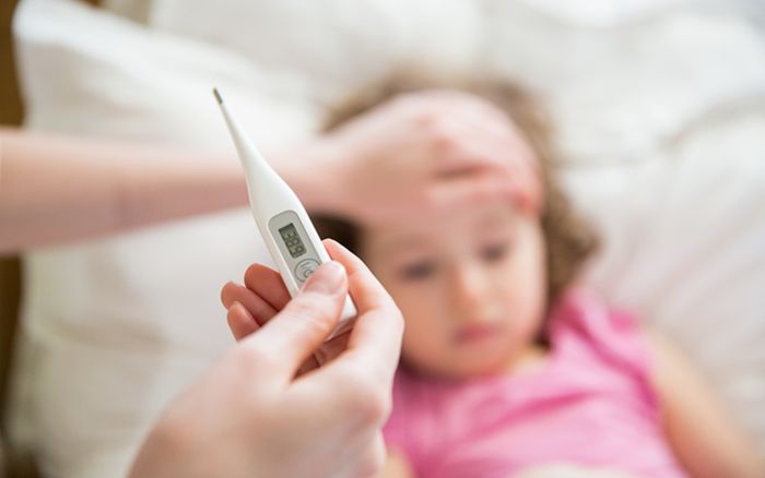 Hà Nội: 3 trẻ cùng nhà mắc cúm A, 2 trường hợp biến chứng viêm phổi