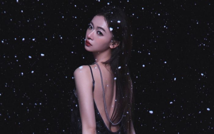 Nữ diễn viên đình đám showbiz bí mật sinh con đầu lòng, cùng chồng mới cưới xuất hiện tại bệnh viện
