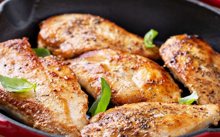 Điều gì xảy ra khi bạn ăn ức gà?
