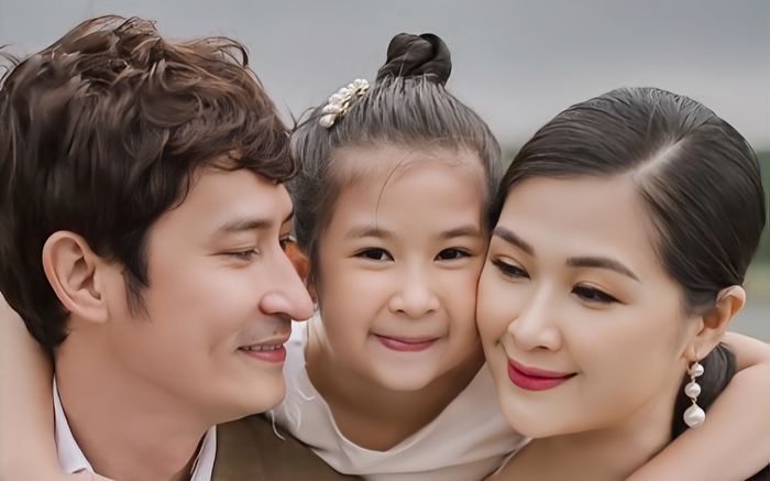 Vợ cũ Huy Khánh: 'Mình dạy con không sống cảm tính để không sai lầm như mẹ'