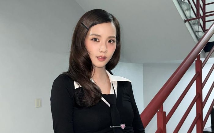 Visual nét căng của Jisoo ở hậu trường