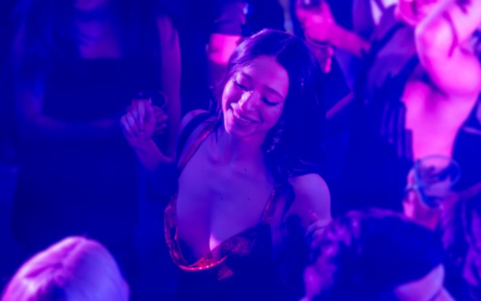 Sắc vóc nóng bỏng của nữ chính phim 18+ vừa giành giải Oscar