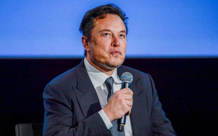 Thế khó của Elon Musk khiến cổ đông Tesla lo ngại