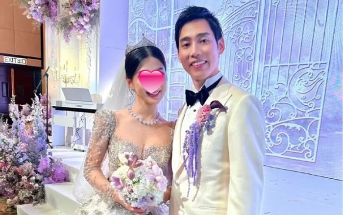 Nữ diễn viên cưới chồng ngoại quốc đeo vàng kín người, thay 7 bộ váy lộng lẫy