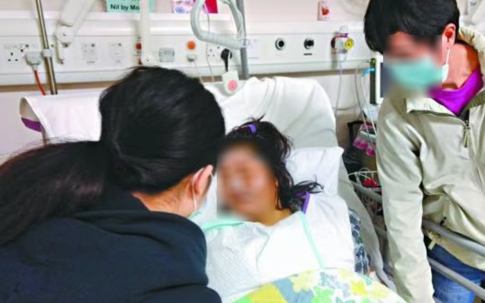 Cô gái bị liệt nửa người sau khi để bạn trai hôn thân mật
